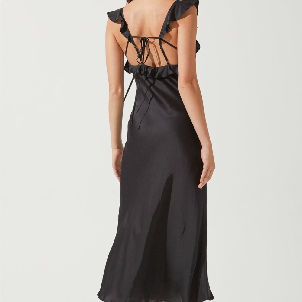 ASTR The Label RINA RUFFLE STRAP MIDI DRESS - Black - Picture 3 of 5